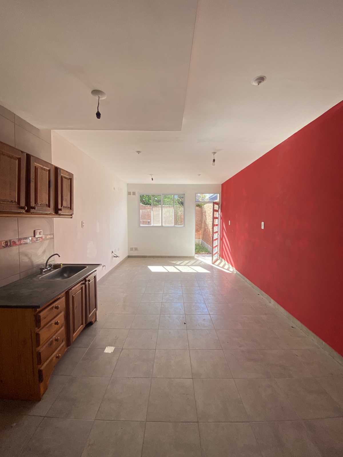 Duplex en Monte vera. Cuenta en planta baja con living cocina comedor y patio con asador. En planta alta se encuntran dos dormitorios uno de ellos con balcón, escritorio y baño.